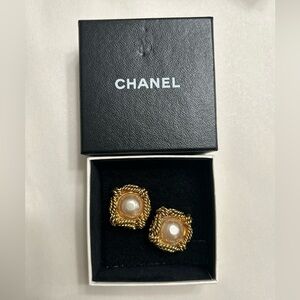 Vintage Chanel Clip-On Pearl Earrings
